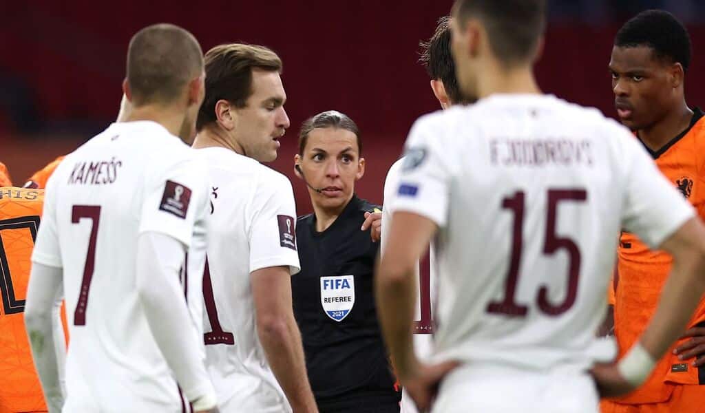  Stéphanie Frappart Becomes The First Woman Referee At Men's World Cup