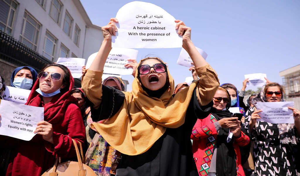 Taliban Bans Female Staff From W 6