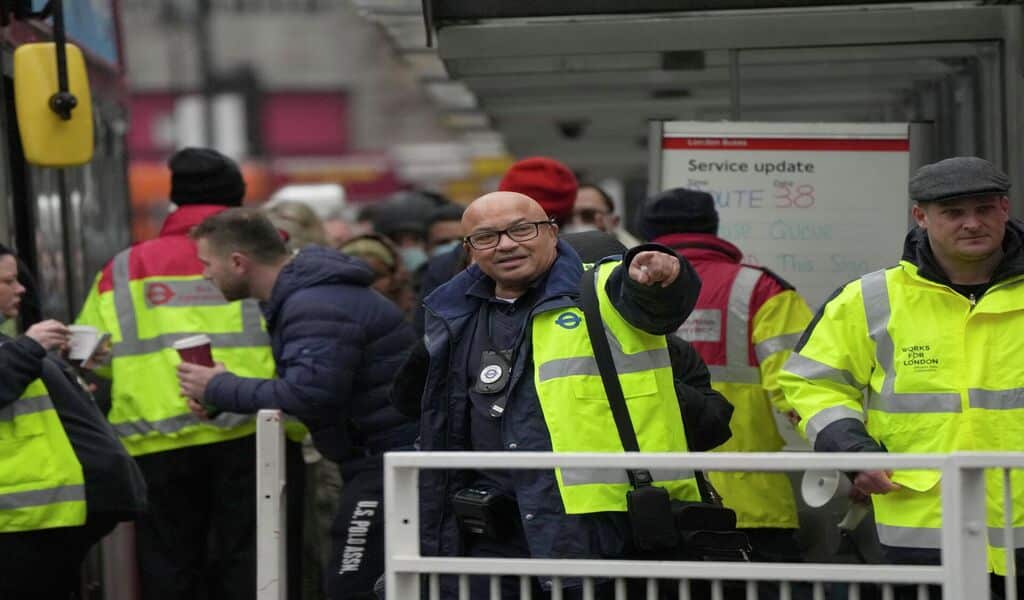 UK Eurostar Security Staff To Hold Pre-Christmas Strikes This Month