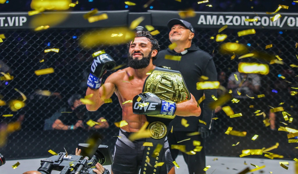 Chingiz Allazov Knocks Out Superbon to Become Featherweight Kickboxing World Champion