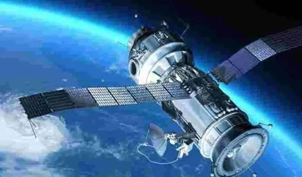 NASAs Dead Satellite ERBS Ret 1
