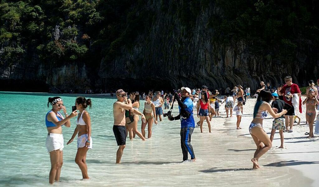 Thailand's Tourism Industry Seeks Over 9,000 Workers