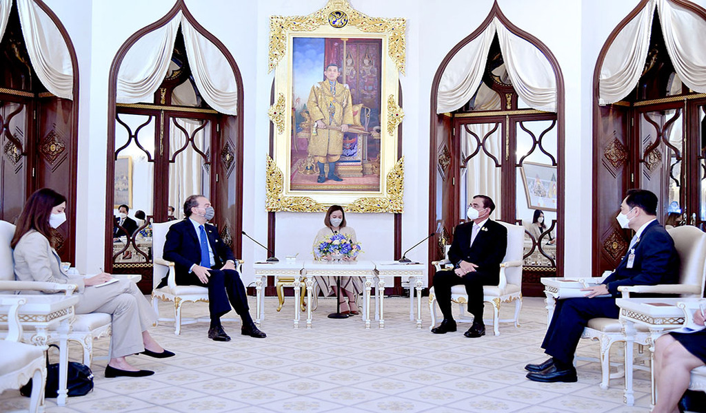 Thailands PM Meets With The Ita
