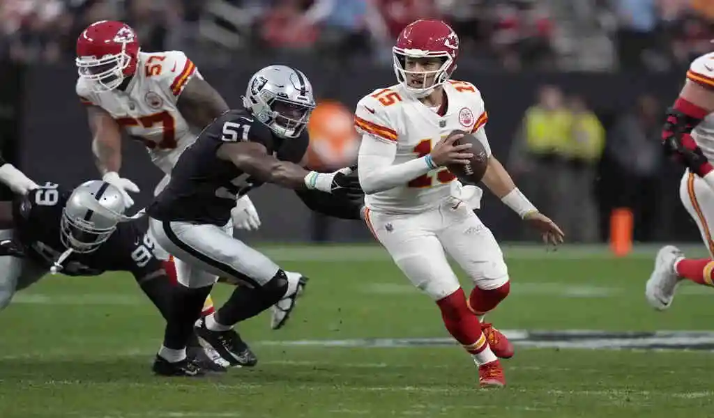 Chiefs Clinch AFC Top Seed With Rout Of Raiders; Jaguars Win AFC South