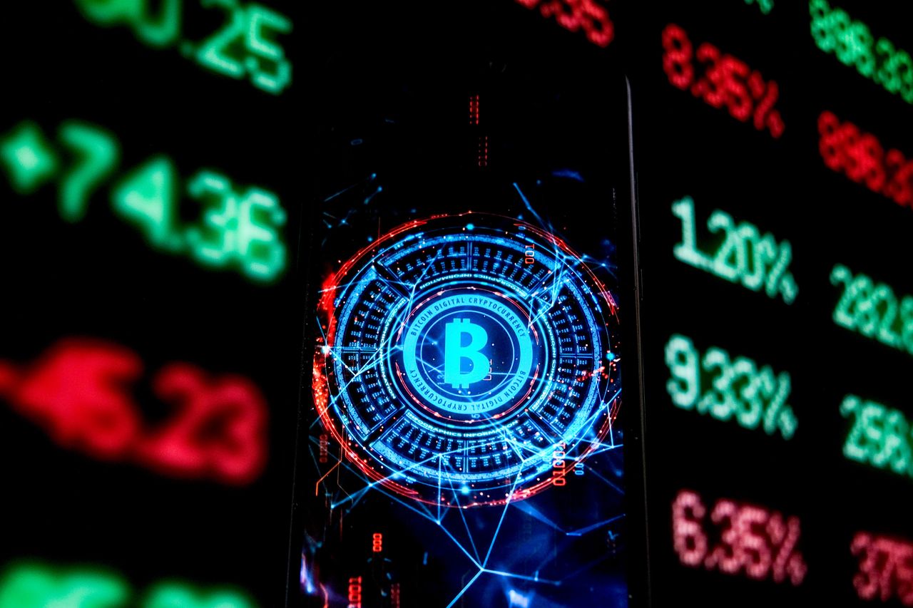 Analysts Warn Over Bitcoin-Related Stocks
