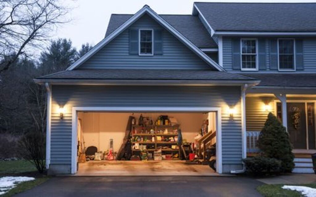 A Guide to Garage Spring Cleaning for 2023