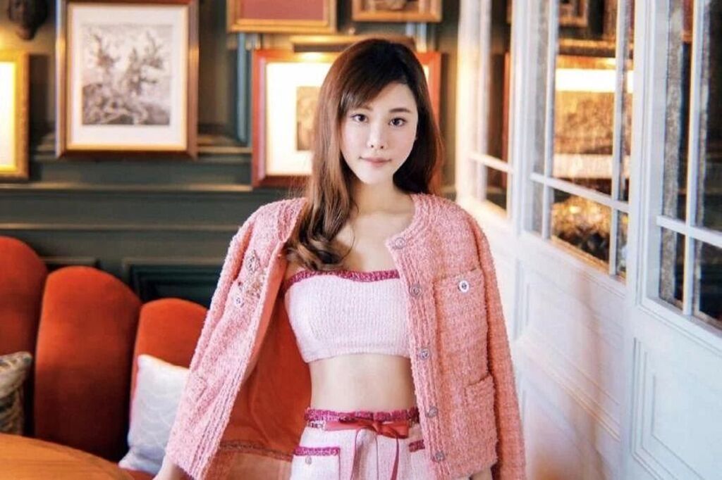 Police in Hong Kong report that 28-year-old model Abby Choi was found dead in a rental unit in the northern Tai Po district. Eerily, Abby’s corpse was headless