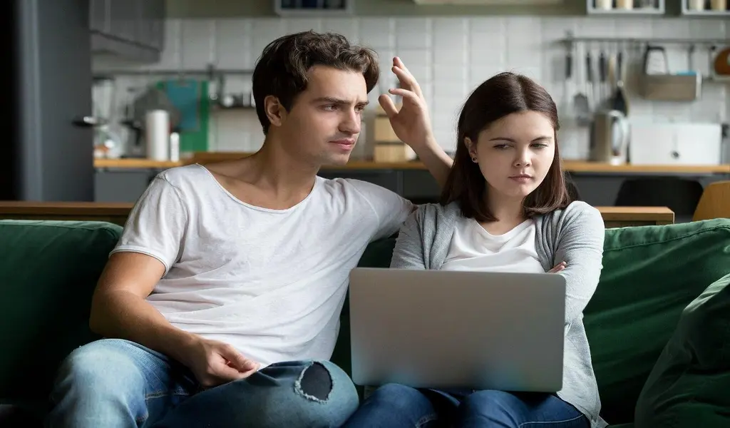 5 Tips How to Check Online to See if Your Wife Is Cheating
