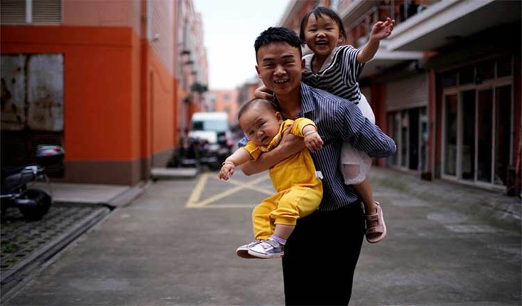Chinas tumbling birth rate threatens private kindergartens2
