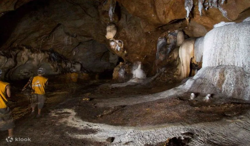 Explore the Mysterious Depths A Beginner's Guide to the Thrills of Caving