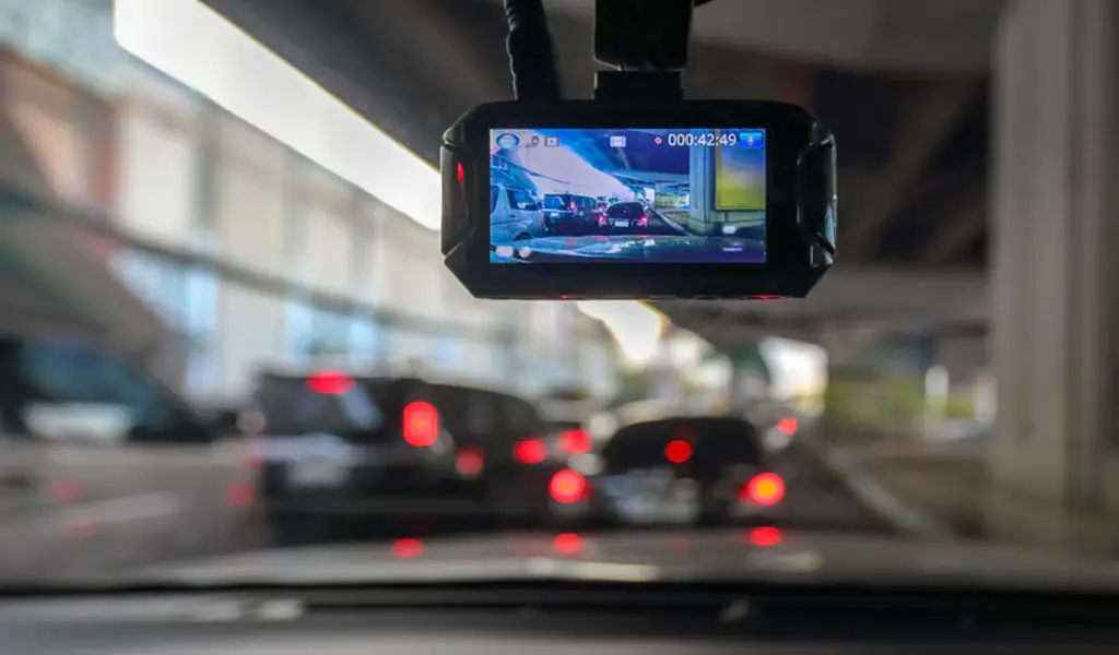Get the full Picture: How Dual-Channel Dash Cams are Revolutionizing Road Safety