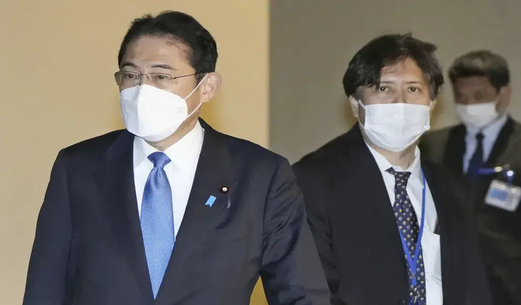 Japan PM aide quits 1