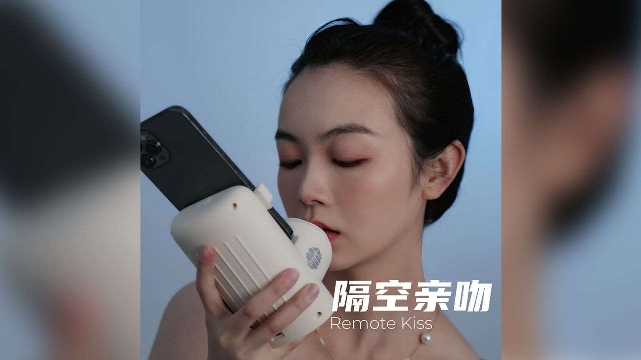 Kissing Device1