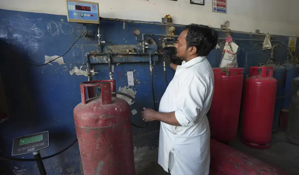 Pakistan raises natural gas taxe 1