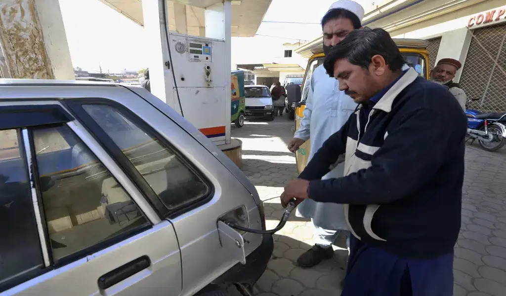Pakistan raises natural gas