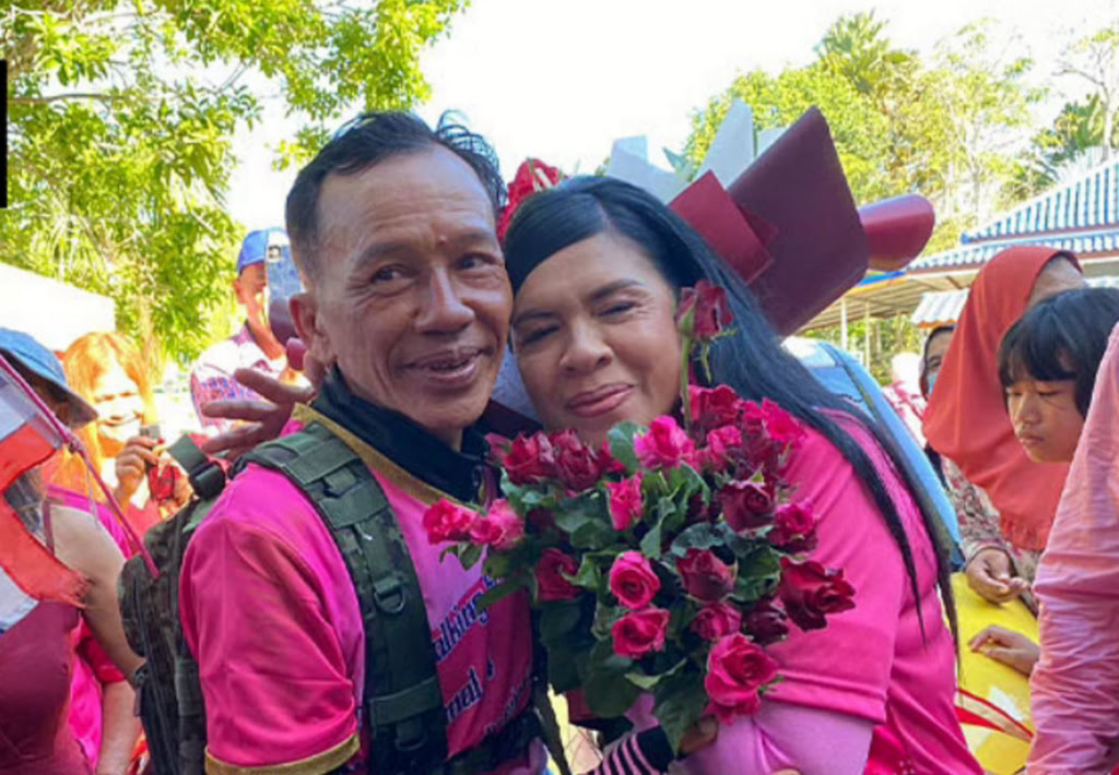 Farmer Walks 1200 Kilometers to Marry Sweetheart in Thailand