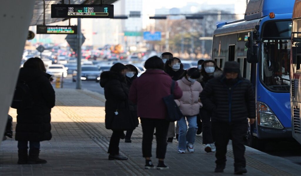 Seoul delays subway bus fare hi