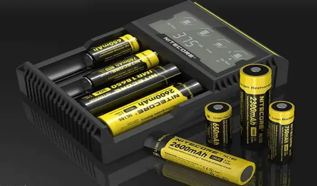 The Smart and Universal Battery Charger: What's the Difference?