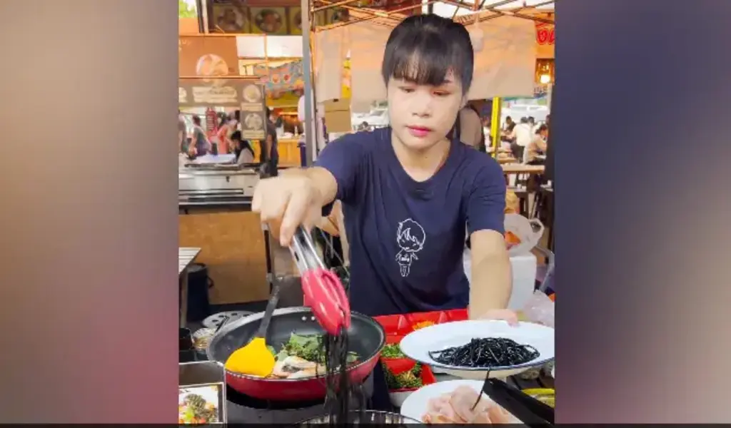 Watch Thailand’s Unique Dish Black Noodles Goes Viral, This Unique Thai Dish Has Left The Internet Confused