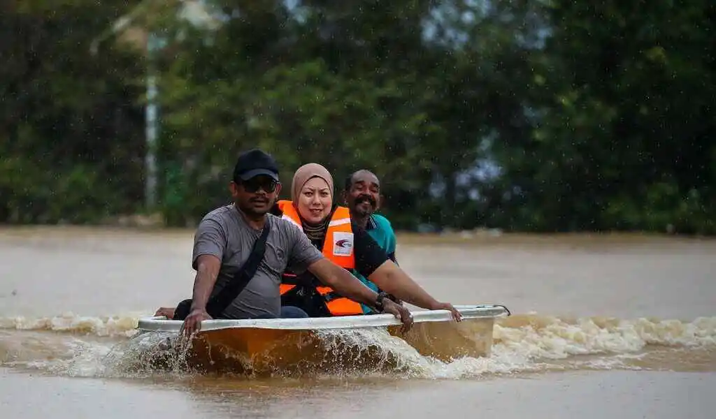 Malaysia Floods Leave 4 Dead And 40,000 Displaced