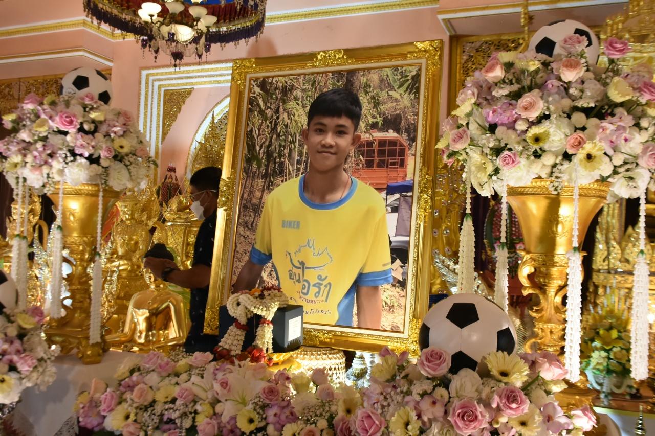 Family and Friends Bid Farrell to Wild Boars Footballer "Dom" in Chiang Rai