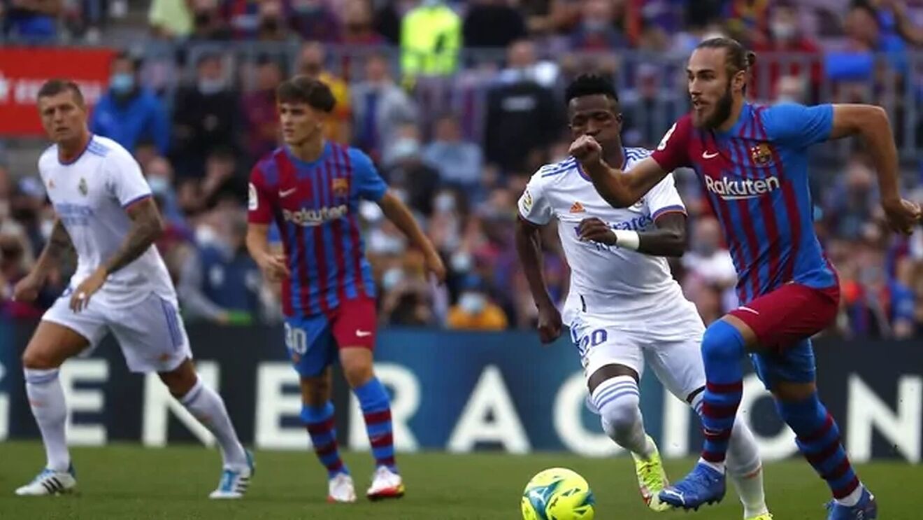 Real Madrid Falls to LaLiga Leaders Barcelona 2-1