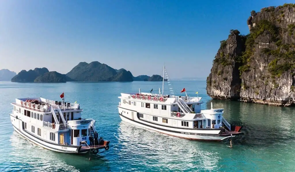 Travel Guide to Halong Bay: The Best Overnight Cruise within Your Budget
