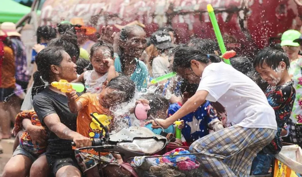 Over 18 billion baht Spent during Songkran holidays, According to TAT Estimates