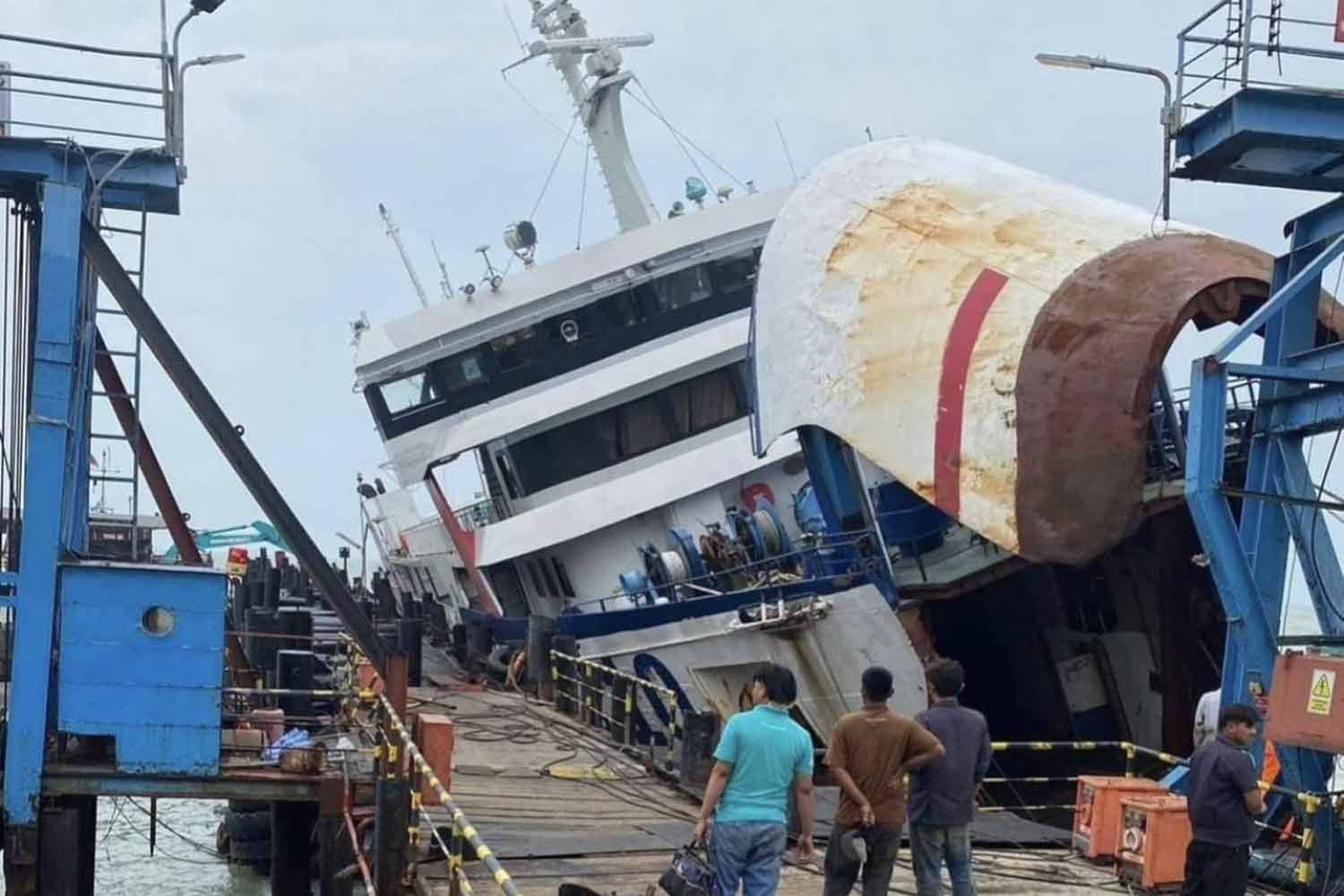 Ferry to Koh Samui Island Sinks in Southern Thailand