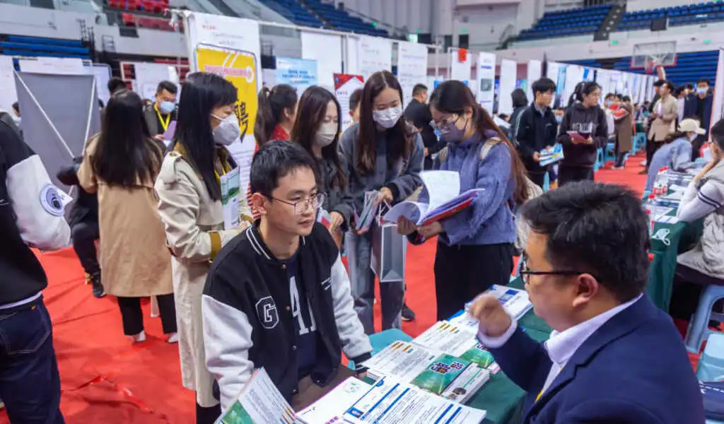 China's Youth Unemployment Crisis Addressing Underemployment and Economic Mismatch