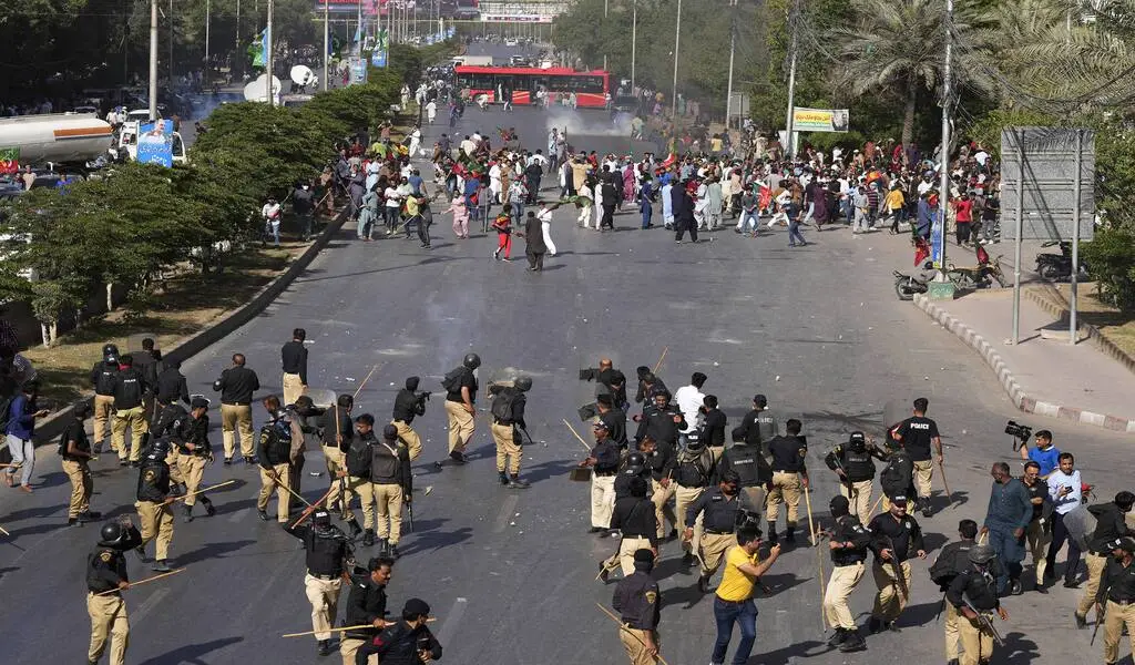 Imran Khan's Corruption Case Clashes and Disruptions as Supporters March to Islamabad