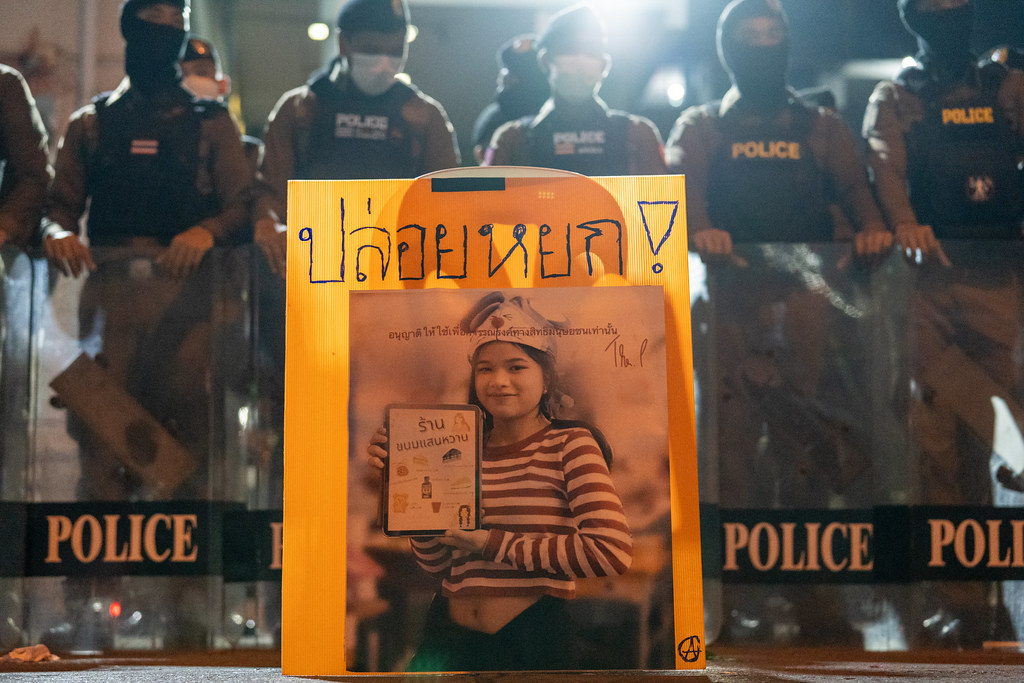 Protest Clash With Police Over 15 Year-Old Girl Detained for Lese Majeste in Thailand