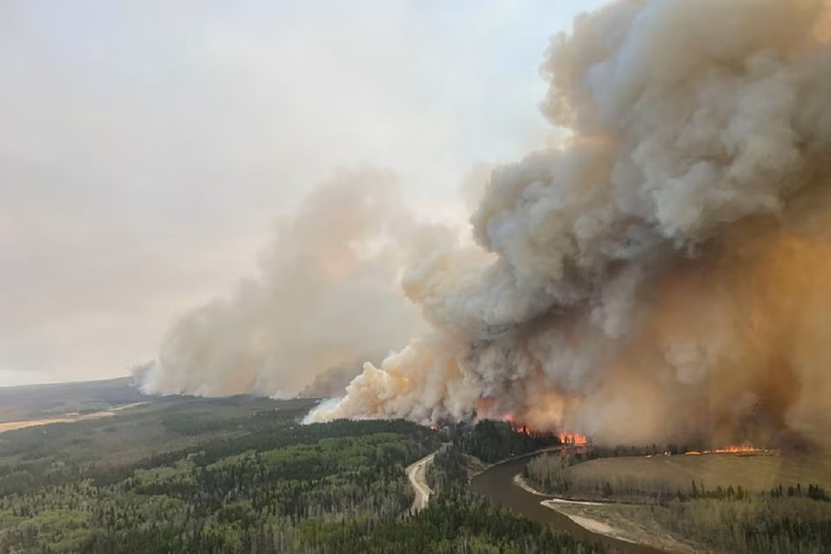 Tens of Thousands Flee Wildfires in Alberta, Canada