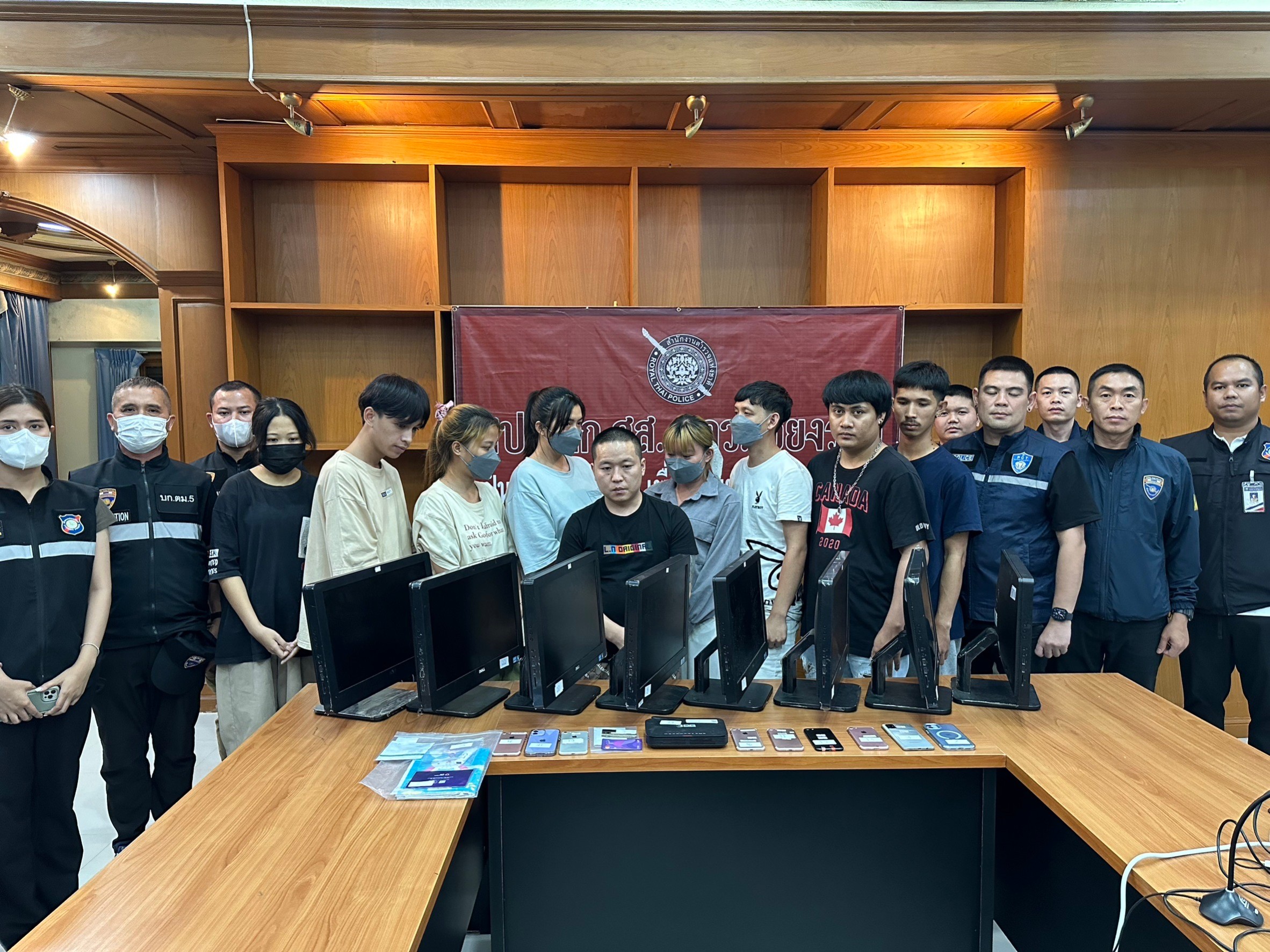 Police Take Bust 12 Online Scammers in Chiang Rai City