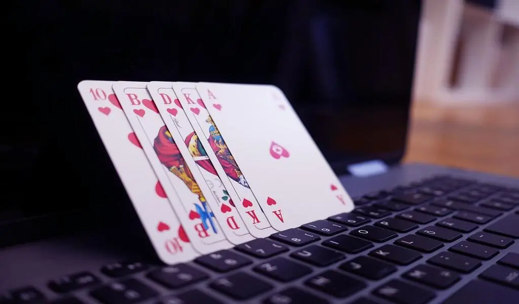 How Do Online Casinos Ensure Fair Play & Player Safety?