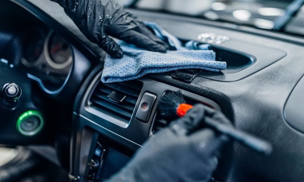 Top 5 Benefits of Using a Car Detailing Service to Clean Your Car Interior