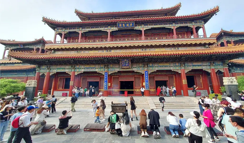 The Rise of Temple Visits in China Young Job Seekers Turn to Spiritual Practices