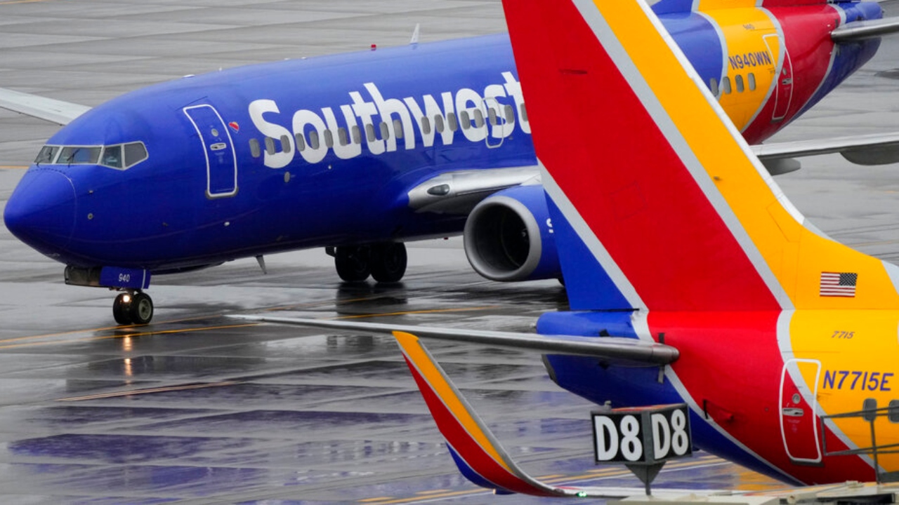 Southwest Airlines Plane Hits a Jacksonville Airport Light Pole