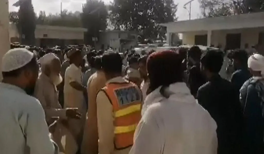 Powerful Bomb Blast at Political Rally in Pakistan Leaves 35 Dead