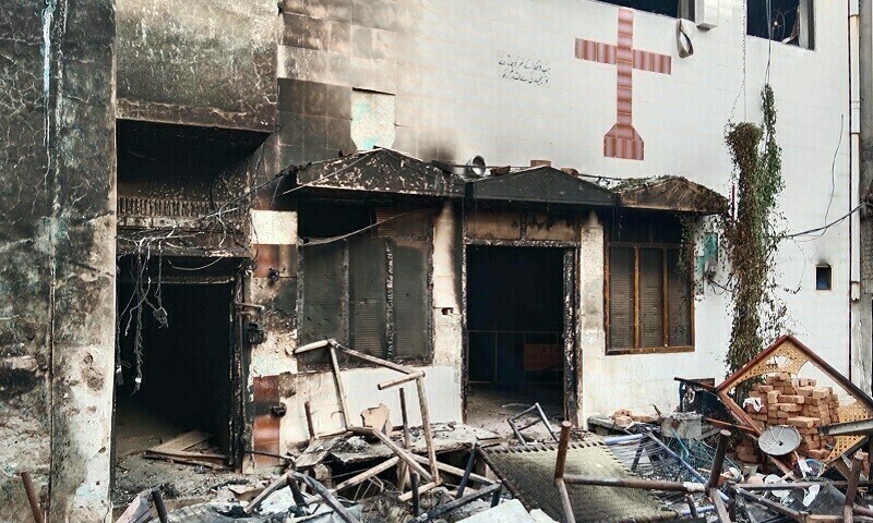 Enraged Muslims in Pakistan Burn and Loot 5 Christian Churches