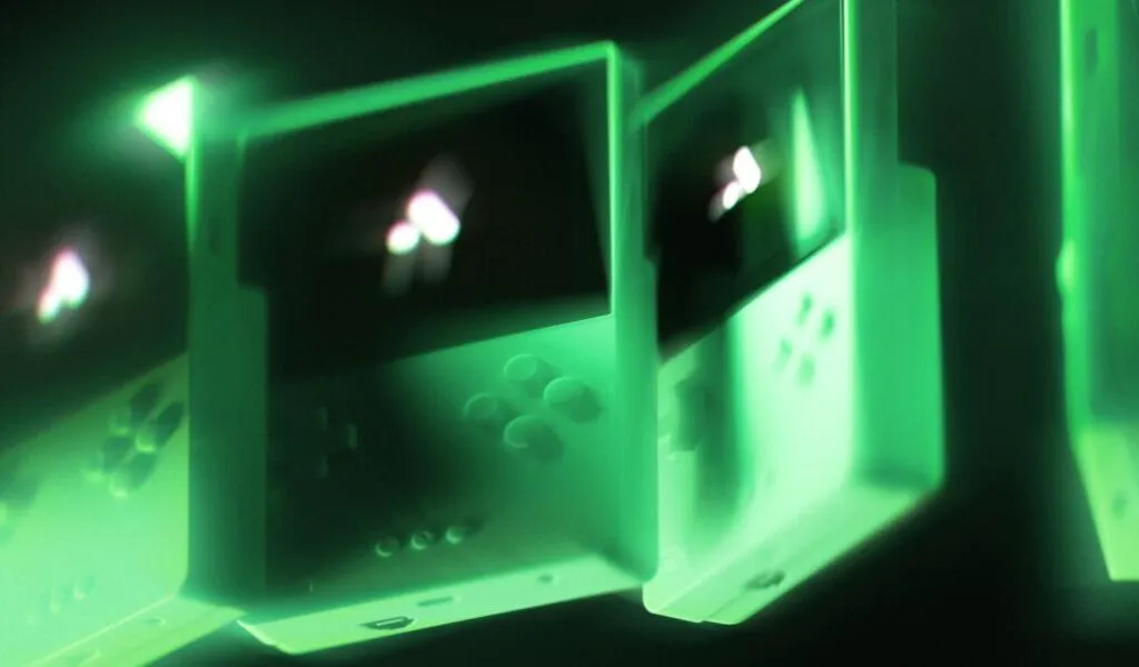 Analogue's Modern-Day Game Boy Glows In The Dark