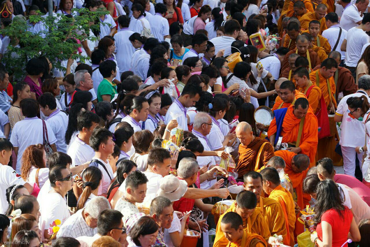 Thai and foreign Buddhists