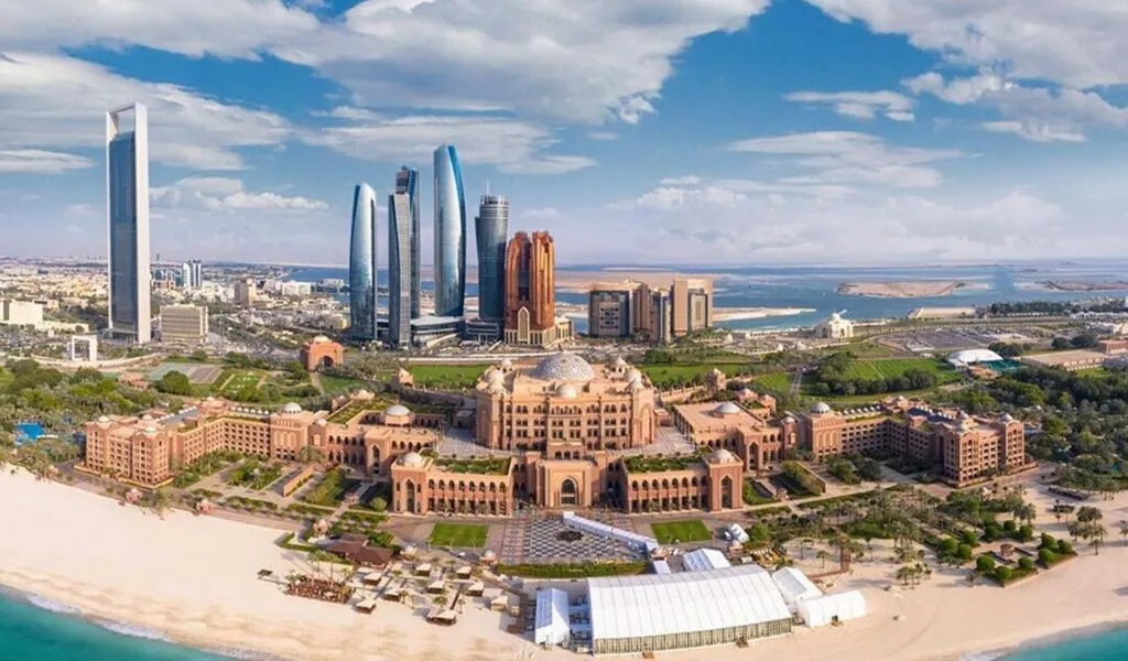 Top 6 Places You Must Visit in Abu Dhabi