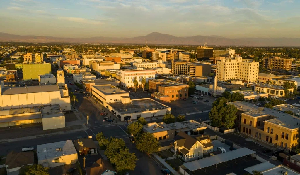 Bakersfield vs Fresno - Which One is Better to Move to?