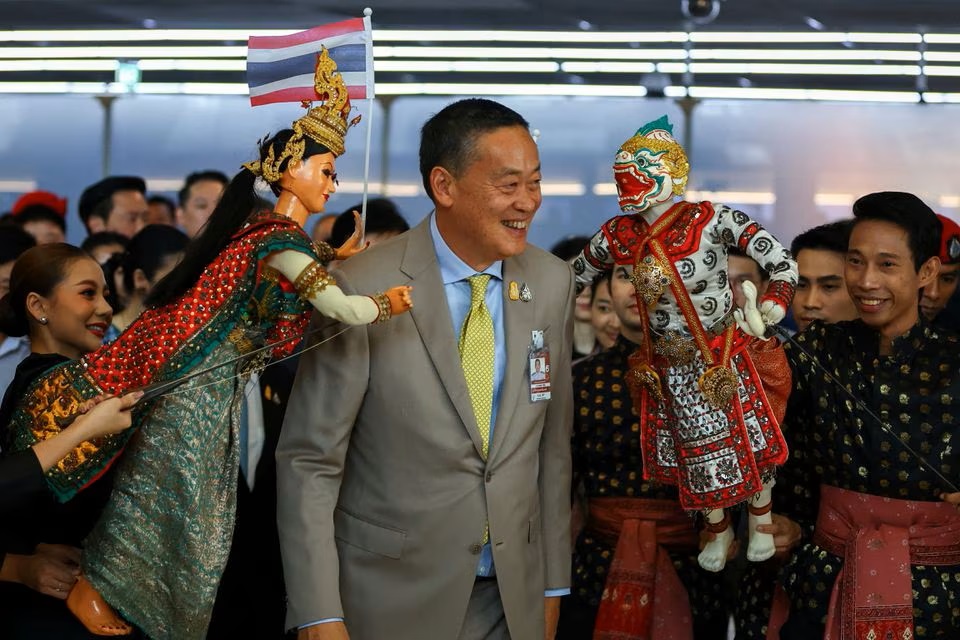 Thailand's Prime Minister Gives Chinese Tourists a VIP Welcome