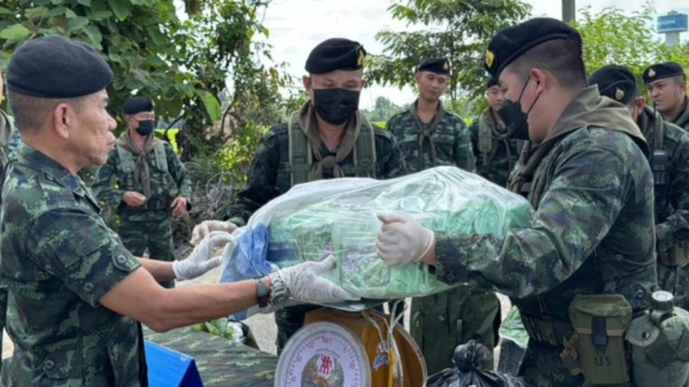 Soldiers Seize 225 Kg of Crystal Meth After Firefight in Chiang Rai