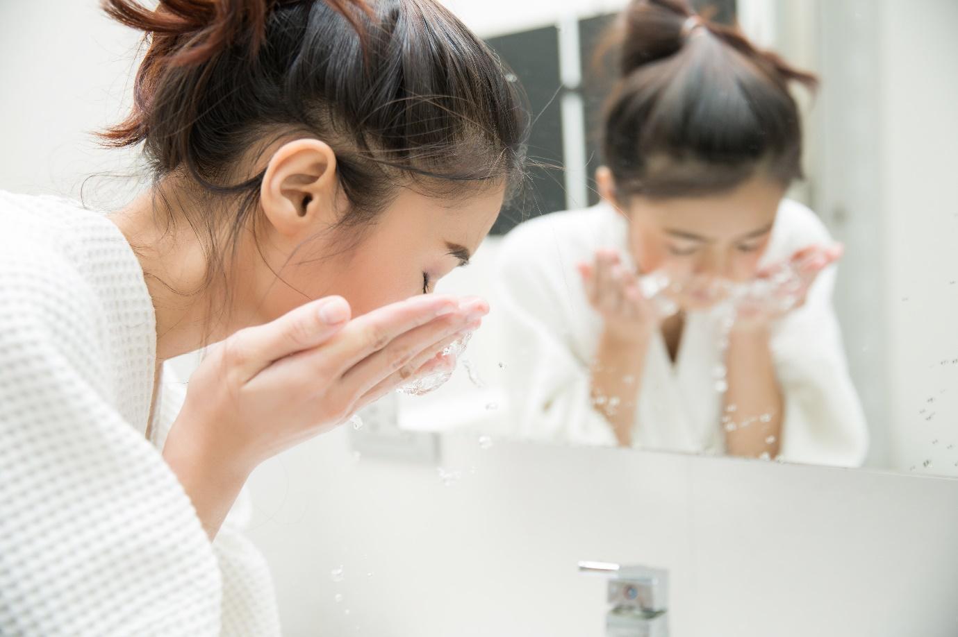 How to Shortlist a Toxin-free Face Wash for Dry Skin