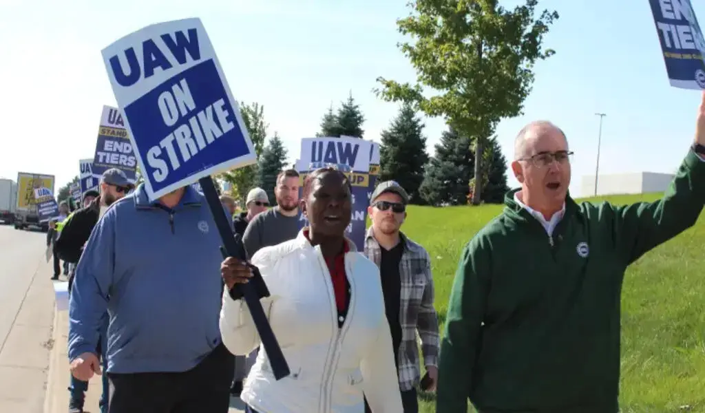 Ford And The UAW Reach a Tentative Agreement To End Labour Disputes