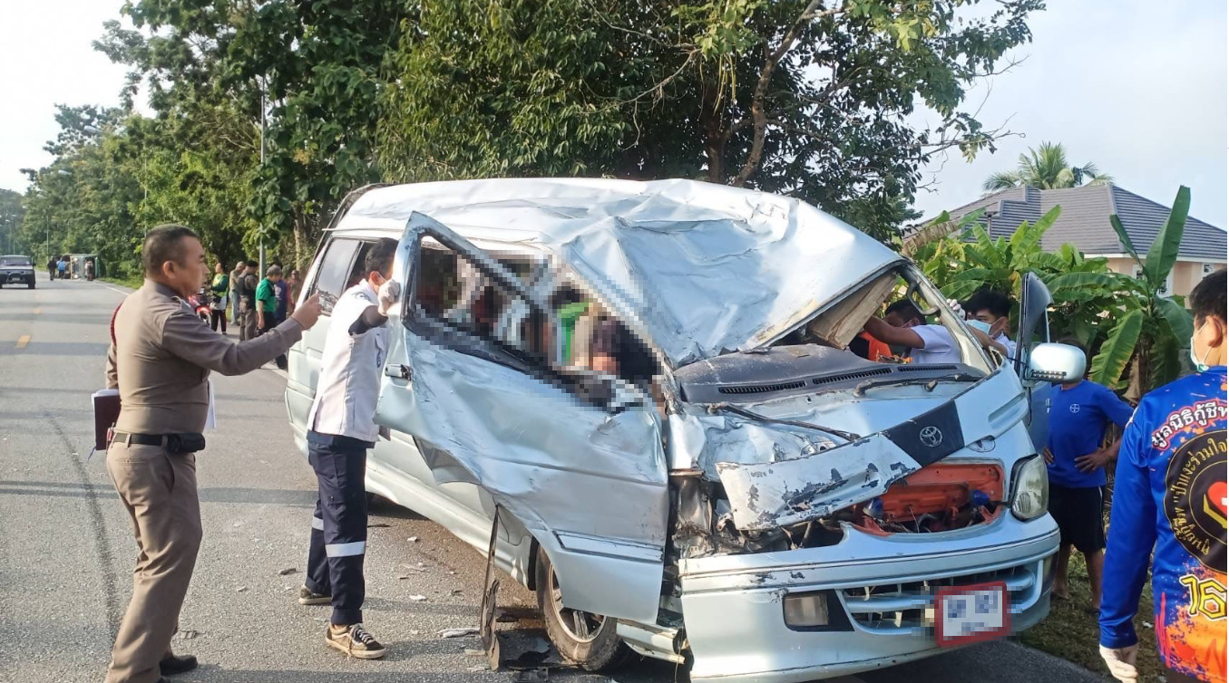 Truck Collides With School Van in Chiang Rai