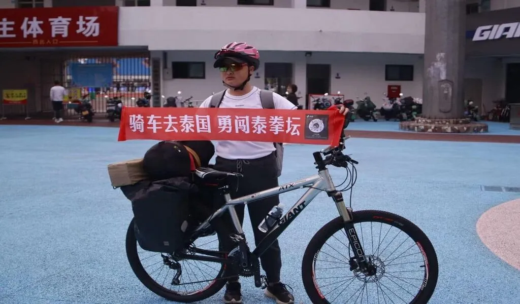 Chinese Woman Rides 4,000 Miles to Thailand to Train Muay Thai